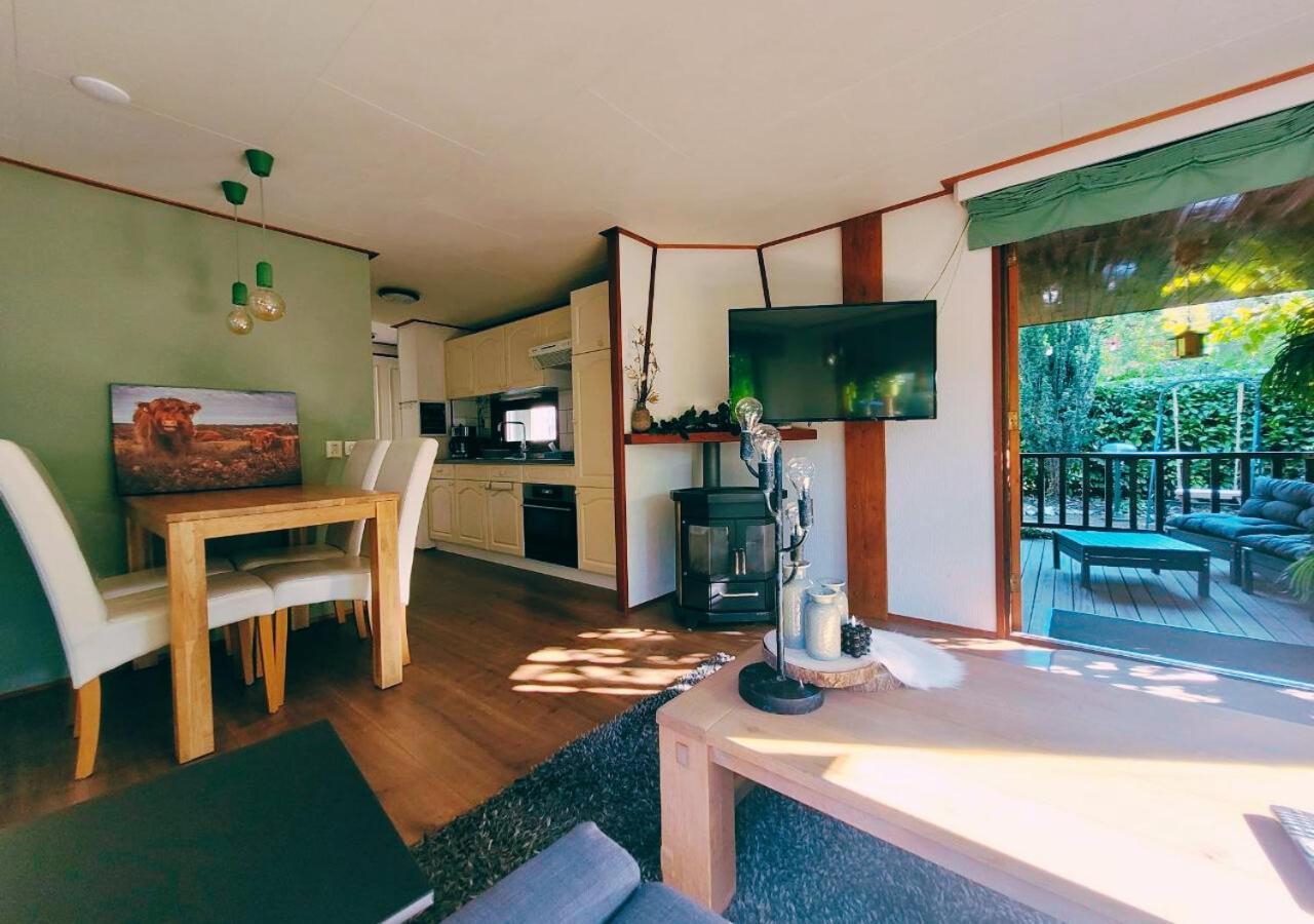 "De Jungle" Chalet Met Veranda Op Ijsselheide Hattemerbroek Veluwe Екстер'єр фото